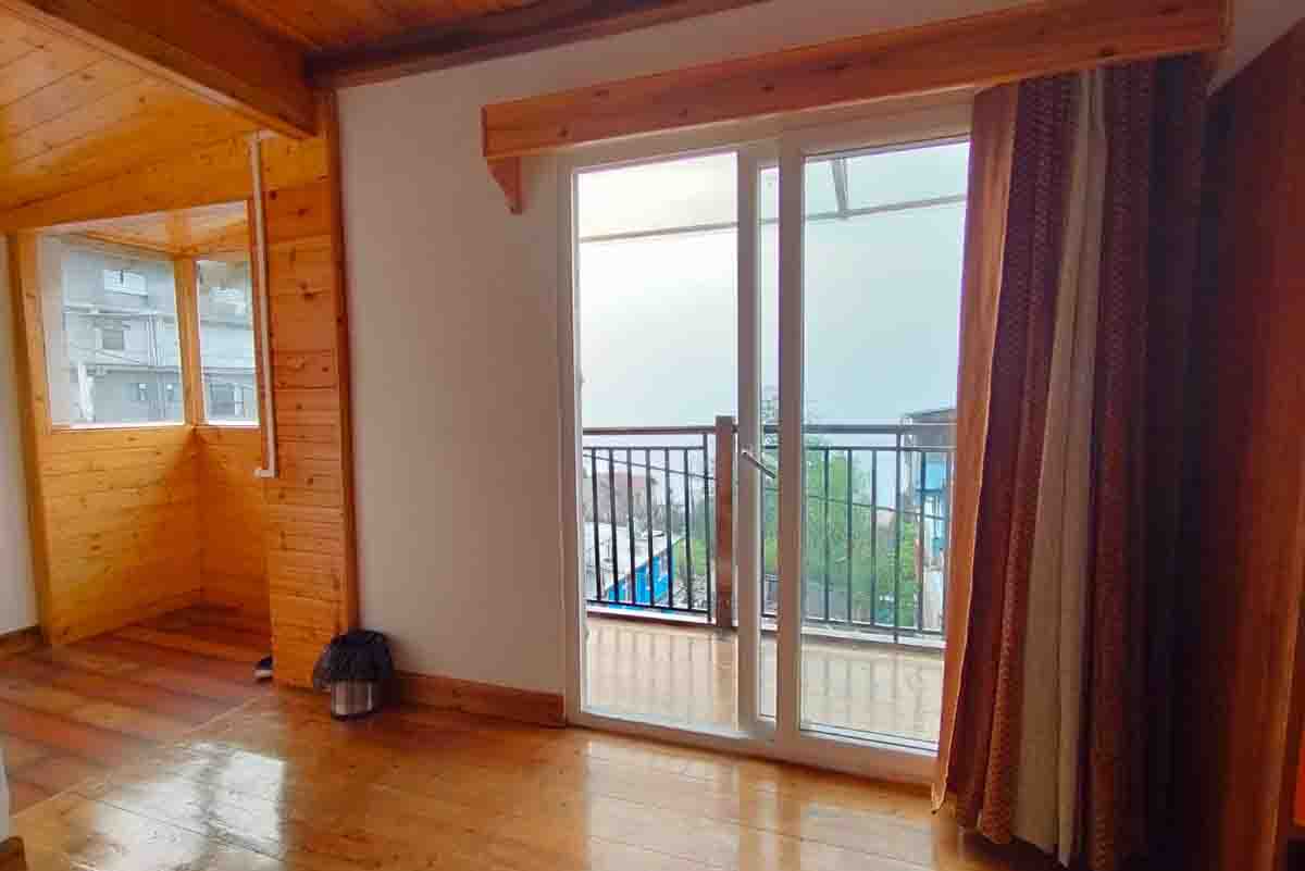 Deluxe Room View 4